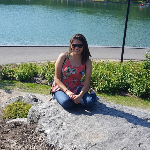 Meet your Posher, Mayra - Picture 1 of 1